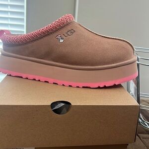 Beautiful Valentine’s Day UGGs great Valentine’s Day gift